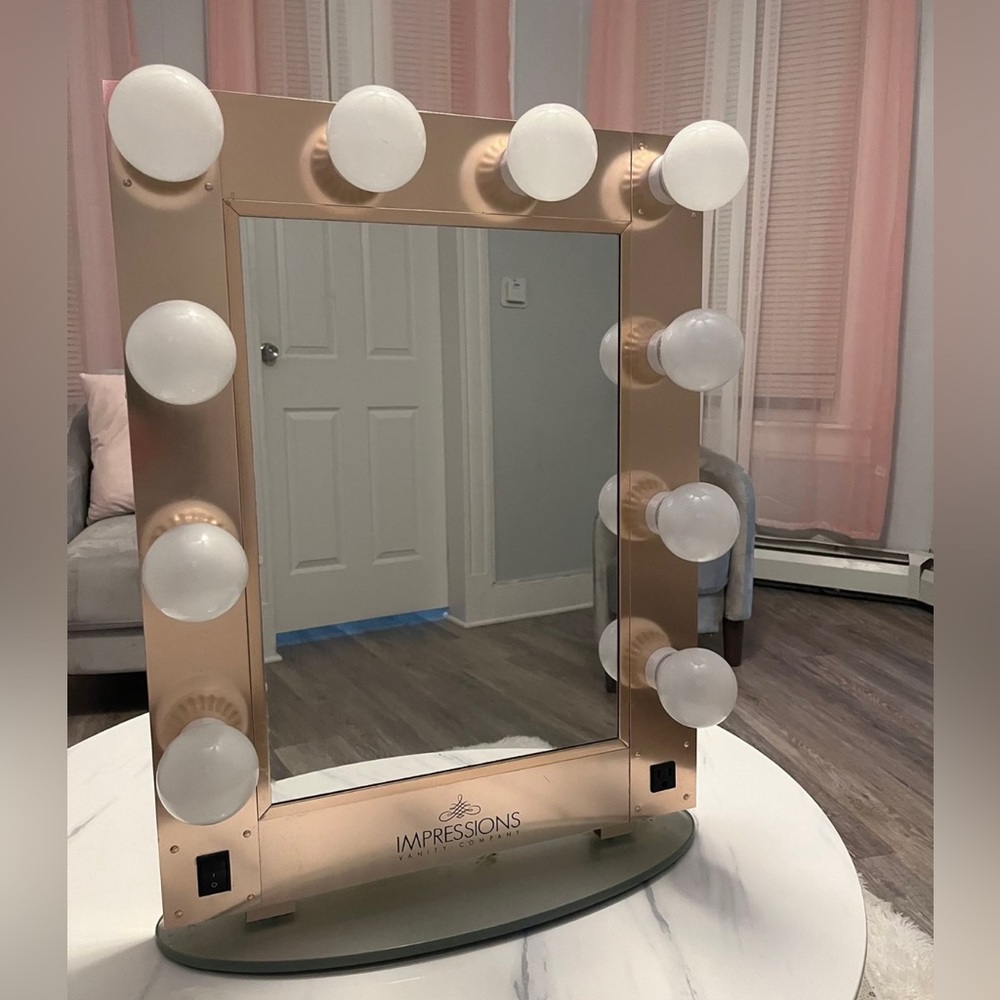 Impression vanity - Picture 3 of 4